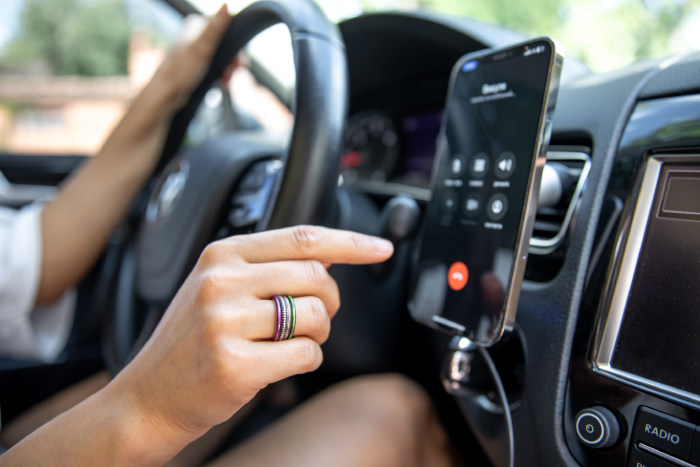 Call while driving, unexpected call disturbs while driving.