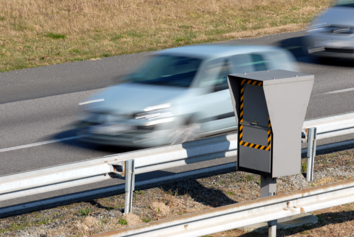 Speed control radar on a road